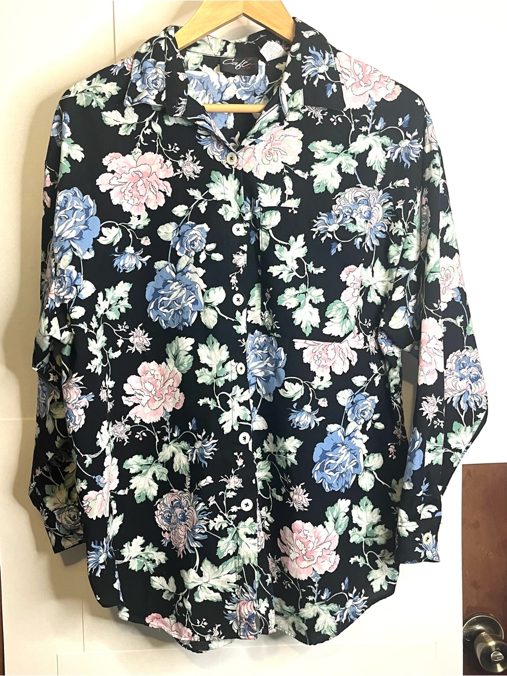 Cafe La Vie Women’s (VTG L) Beautiful Floral Print on Black Button Down Shirt